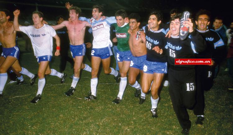 Imagen de 1988. Racing campeón de la Supercopa