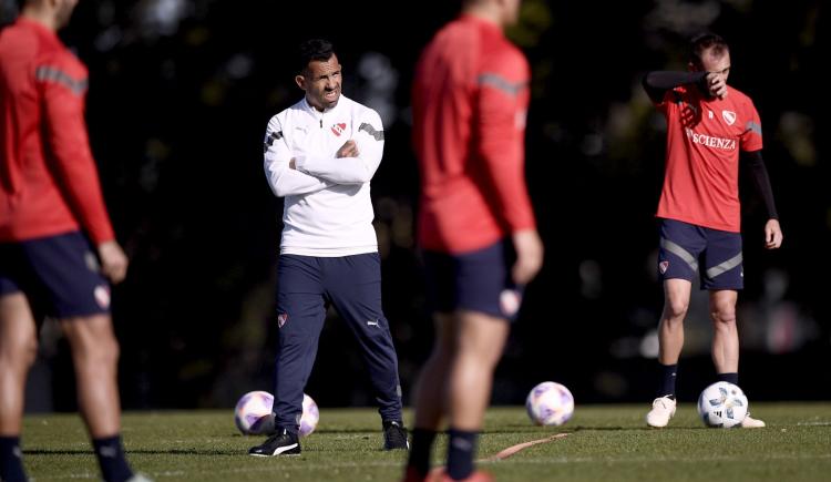 Imagen de Tevez entrenador: carisma, intensidad y trabajo