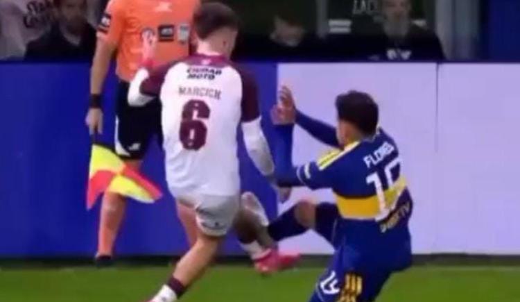 Imagen de ¿Era roja? La dura falta de Leo Flores que Lanús reclamó como expulsión
