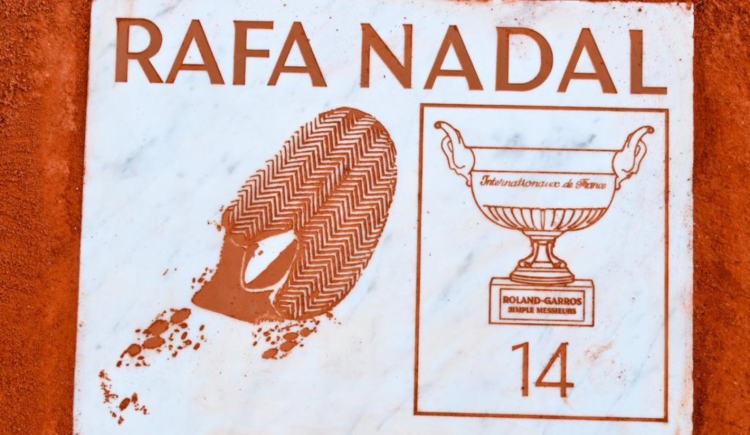Imagen de La huella de Rafa Nadal, impresa para siempre en el court central de Roland Garros