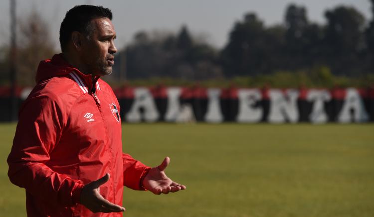 Imagen de FERNANDO GAMBOA DEBUTARÁ ESTA TARDE COMO DT DE NEWELL'S