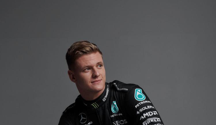 Imagen de Ecclestone: "A Mick Schumacher lo espera una larga trayectoria"
