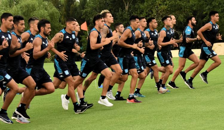 Imagen de RACING SE ENTRENÓ MIENTRAS RECUPERA LESIONADOS