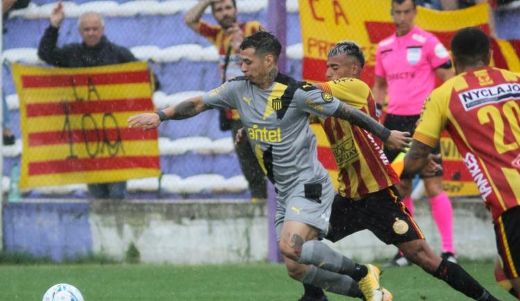 Imagen de PEÑAROL EMPATÓ Y QUEDÓ AL BORDE DE GANAR EL CLAUSURA