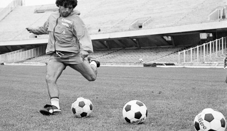 Imagen de Un histórico entrenador de Napoli comparó a Diego Maradona con un reconocido bailarín