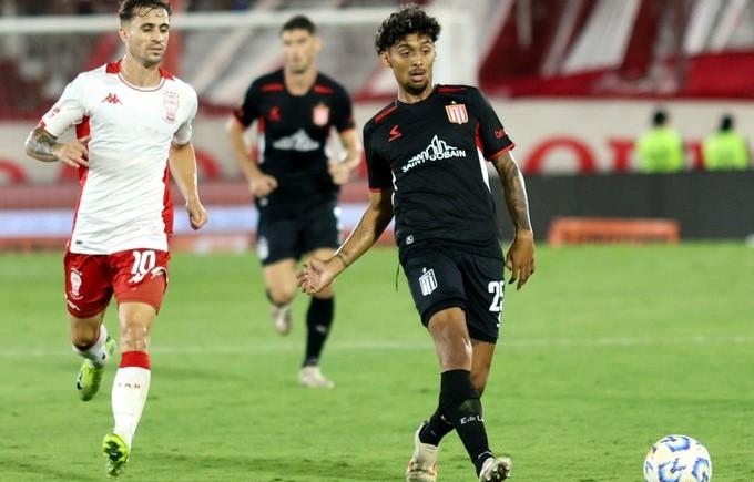 Imagen de Estudiantes rescató un punto ante Huracán con uno menos y el debut de Cristian Medina