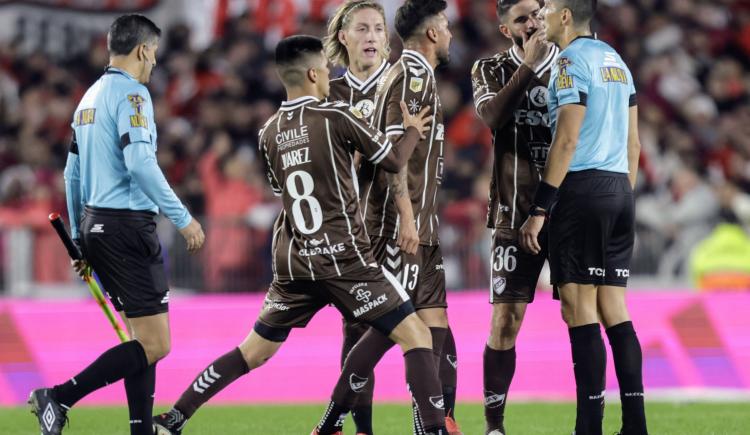 Imagen de La Liga Profesional comunicó los árbitros para las semifinales del Torneo Apertura