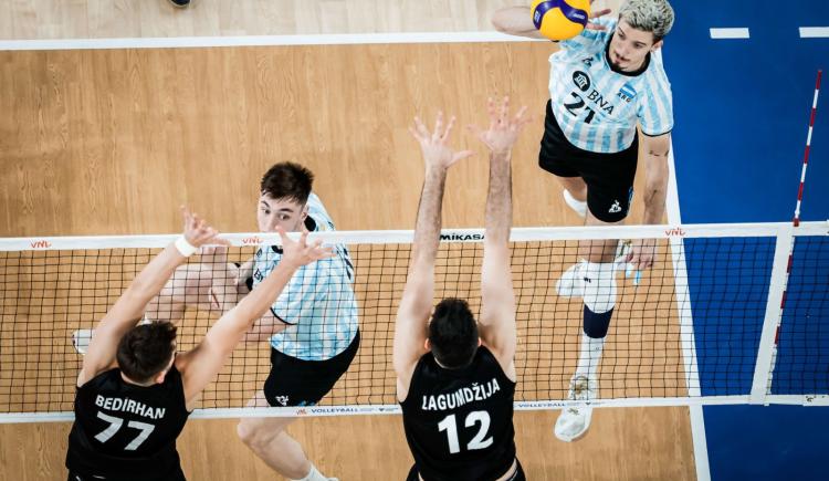 Imagen de La Selección de voley ganó y quedó a un paso de París 2024