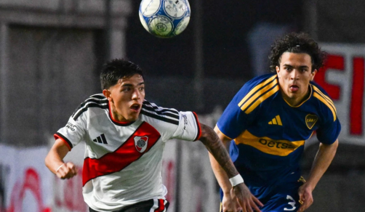Imagen de Superclásico vibrante en Ezeiza: Empate 2-2 entre River y Boca en la Reserva