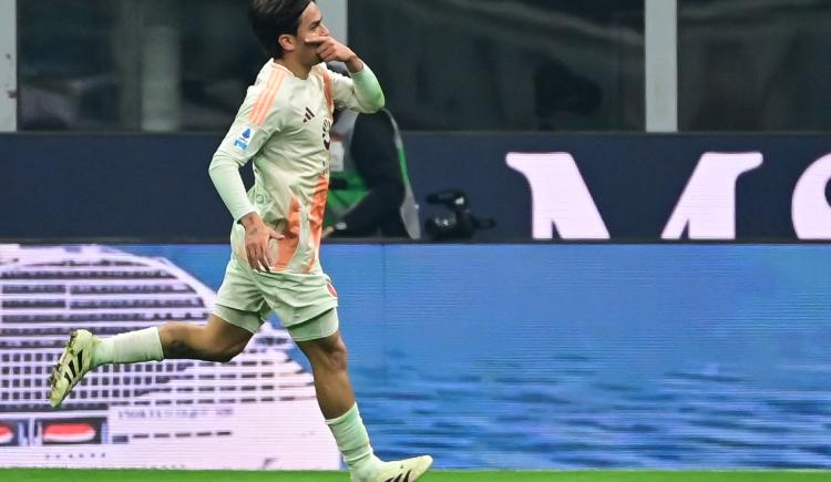 Imagen de De la mano de Dybala, Roma sumó un valioso punto ante Milan