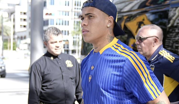 Imagen de El infrecuente caso que despierta controversia: Ayrton Costa lleva 45 desgarrado