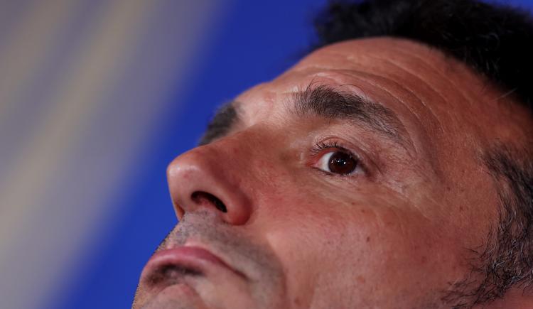 Imagen de Scaloni y un mensaje claro previo a enfrentar a Inglaterra: "El equipo por delante"