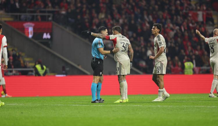 Imagen de Nicolás Otamendi fue expulsado en la eliminación de Benfica de la Copa de la Liga de Portugal