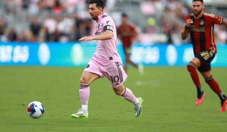 Imagen de Doblete, asistencia, cambio y ovación: así fue el partido de Messi ante Atlanta United