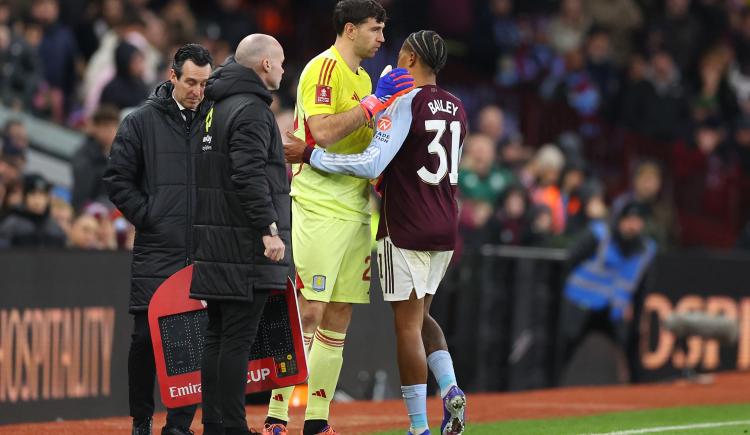 Imagen de Mal ingreso de Dibu Martínez: Aston Villa, eliminado de la FA Cup