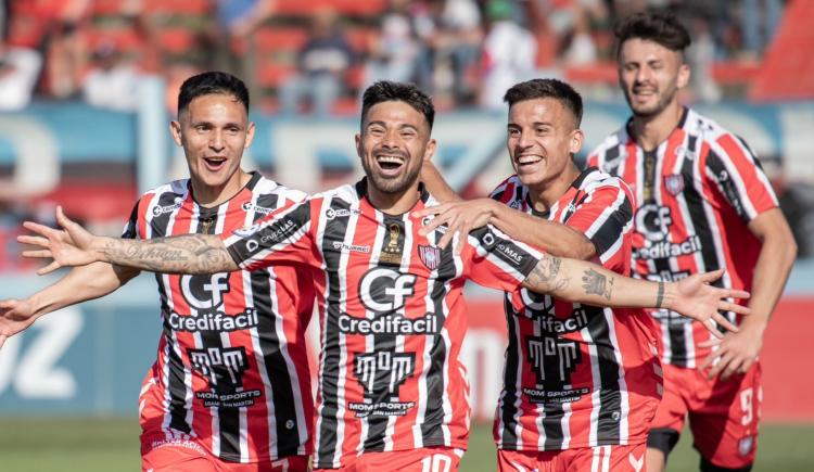 Imagen de Chacarita volvió al triunfo y lidera en soledad