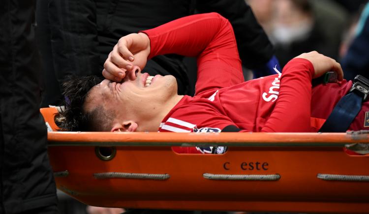 Imagen de El emotivo gesto de Manchester United con Lisandro Martínez