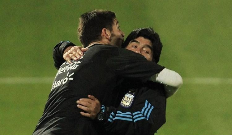 Imagen de LA EMOTIVA HISTORIA QUE UNE AL PADRE DE MARIANO ANDÚJAR CON MARADONA