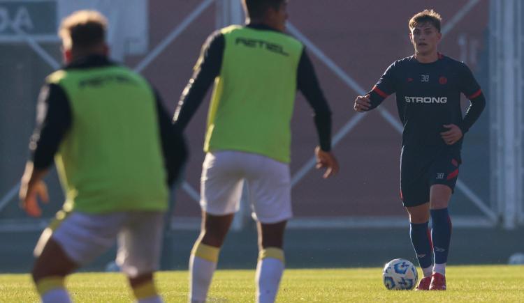 Imagen de Plagado de bajas, San Lorenzo jugó su primer amistoso con Damián Ayude como entrenador