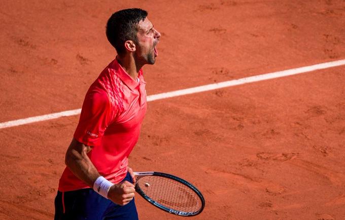 Imagen de Novak Djokovic, a la final de Roland Garros ante un Carlos Alcaraz acalambrado