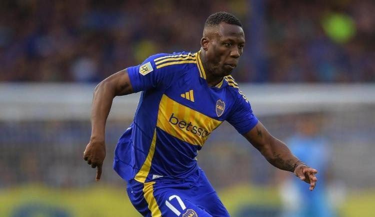 Imagen de Preocupación en Boca por Luis Advíncula y una recurrente molestia