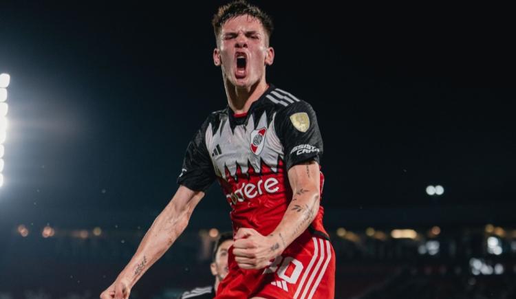 Imagen de River sufrió pero se recuperó con un triunfazo en Asunción