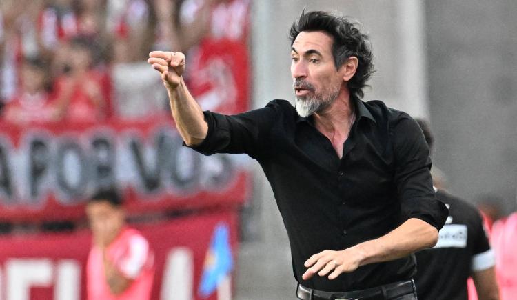 Imagen de Eduardo Domínguez fue presentado como nuevo entrenador de Atlético Mineiro y habló en portugués