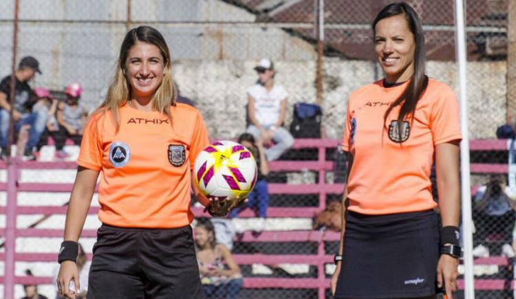 Imagen de LA ÁRBITRA LAURA FORTUNATO Y LA LÍNEA MARIANA DE ALMEIDA DESIGNADAS PARA AUSTRALIA Y ESTADOS UNIDOS