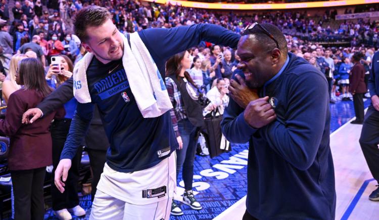 Imagen de Escándalo y violencia en la NBA: un entrenador de Dallas fue arrestado por golpear a su mujer con un revólver