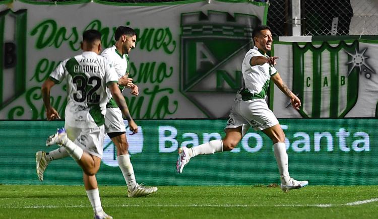 Imagen de Banfield goleó a un Rosario Central sin respuestas