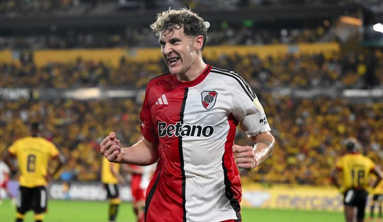 Imagen de En un partidazo, River venció 3-2 a Barcelona y puso un pie en los octavos de final