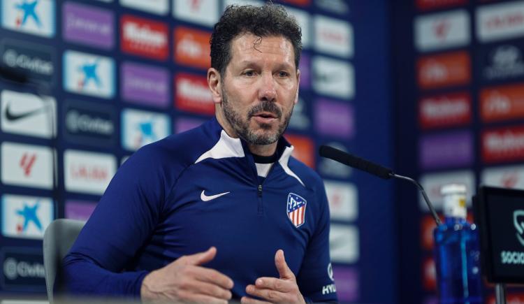 Imagen de Diego Simeone cargó contra los arbitrajes y Real Madrid: "Se piensan que somos todos tontos"