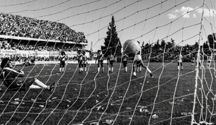 Imagen de River vuelve a Río Cuarto tras 42 años: un historial de paridad y muchos goles