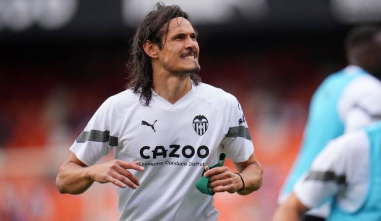 Imagen de La noticia del mercado: Edinson Cavani se desvinculó de Valencia y lo esperan en Boca