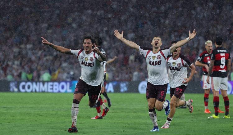 Imagen de ¡MaraGranazo! Lanús se lo dio vuelta a Flamengo en tiempo extra y se coronó campeón de la Recopa