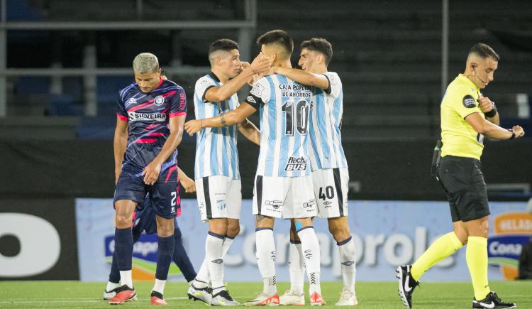 Imagen de Atlético Tucumán debutó con victoria en la Serie Río de la Plata