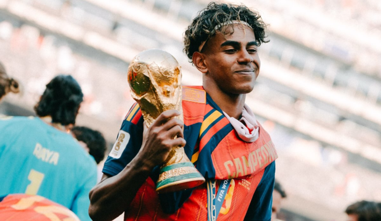 Imagen de Lamine Yamal y el récord histórico que puede conseguir en el Balón de Oro 2026