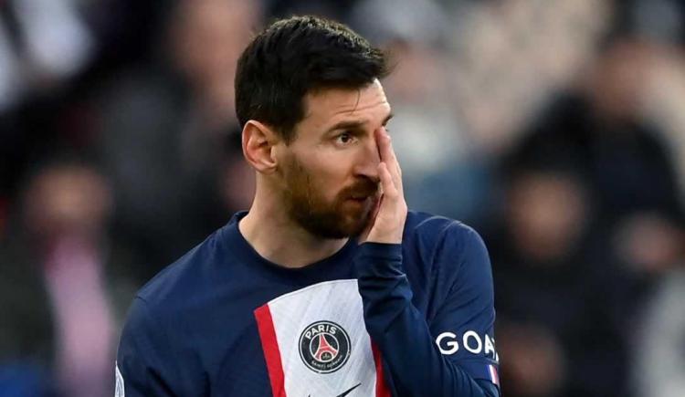 Imagen de Messi vs. PSG, el equipo de la Ciudad Luz que prefirió envolverlo entre sombras