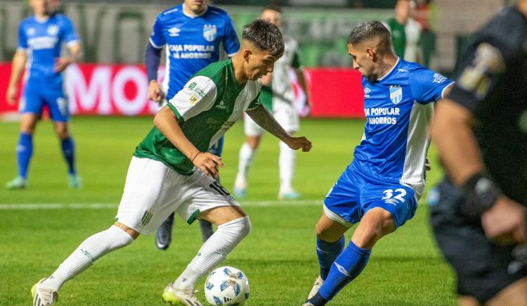 Imagen de Banfield no pudo ante Atlético Tucumán en el estreno de Gustavo Munúa