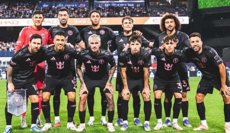 Imagen de Es compañero de Messi, fue campeón del mundo y anunció su retiro al final de la temporada