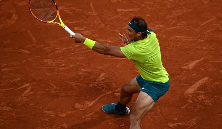 Imagen de La preocupante imagen de Nadal en muletas tras ganar Roland Garros