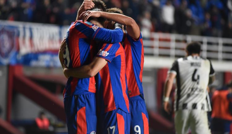 Imagen de San Lorenzo sumó su primer triunfo en la vuelta de Pipo Gorosito al Nuevo Gasómetro
