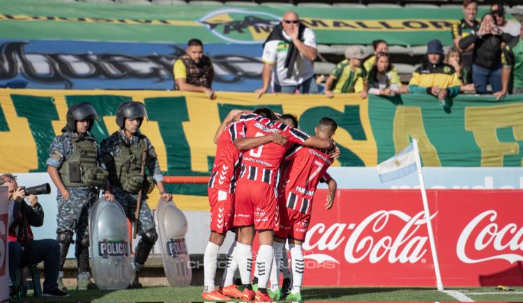 Imagen de Primera Nacional: Chacarita ganó y llegó a lo más alto