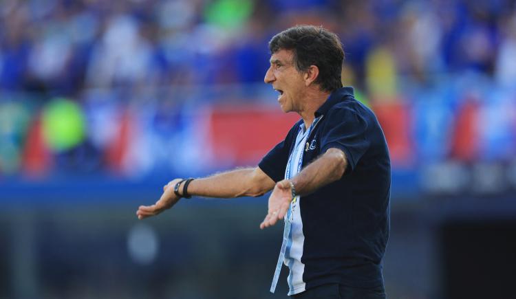 Imagen de Dolor de cabeza para Costas: la baja fundamental en Racing para el clásico de Avellaneda