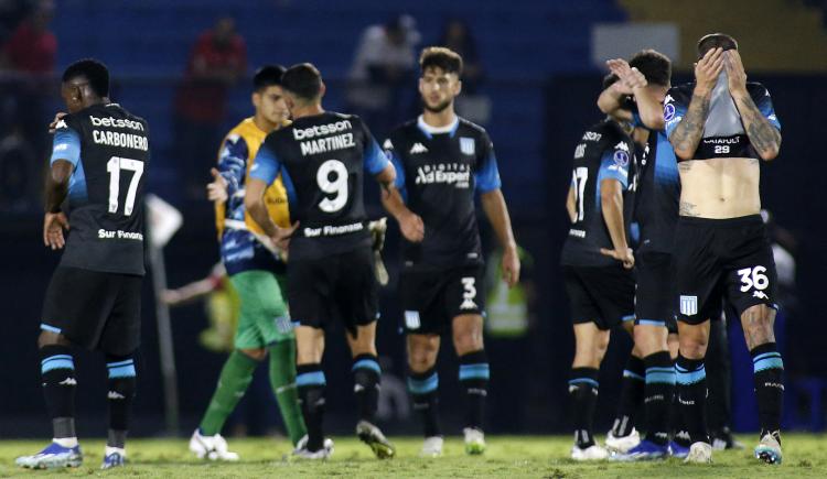 Imagen de Racing se ajustó tarde los botines y dejó su invicto en Brasil