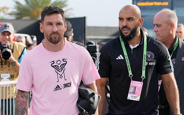 Imagen de Messi y su guardaespaldas: situación límite