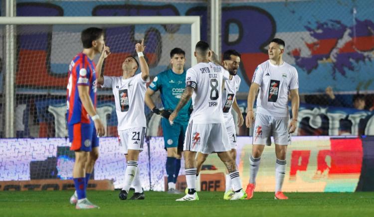 Imagen de Pipo sin festejo en su regreso: San Lorenzo cayó por penales ante Riestra y quedó eliminado de la Copa Argentina