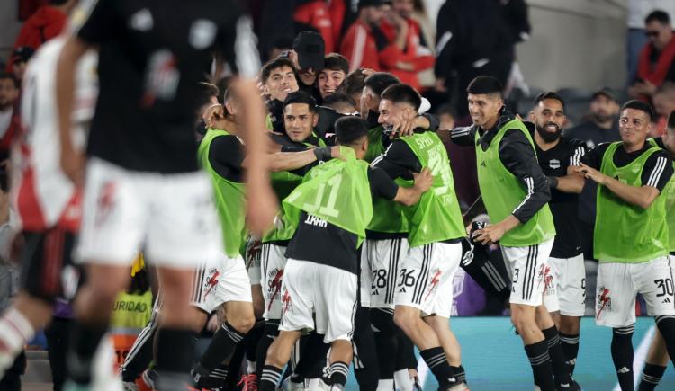 Imagen de El "Laboratorio" de Riestra: Así convirtió el Malevo sus goles de pelota parada