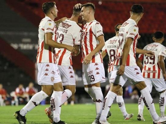 Imagen de Unión sufrió pero avanzó en la Copa Argentina