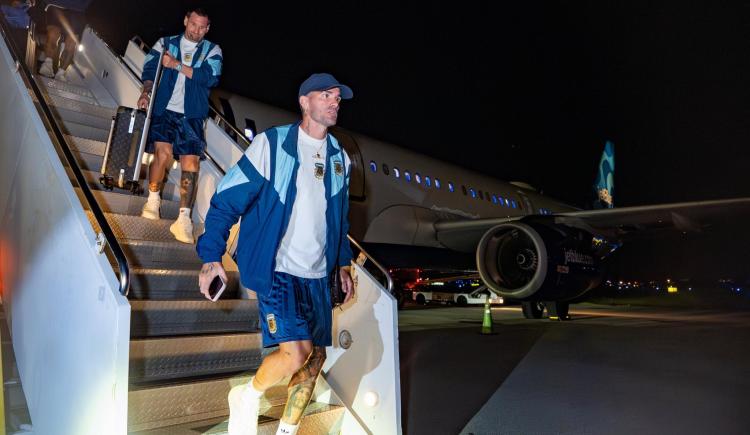 Imagen de Argentina llegó a Miami y Scaloni mantiene una duda en la formación para enfrentar a Cabo Verde